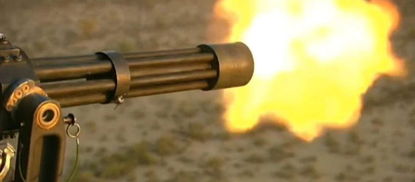Η στιγμή των βολών με ένα M134 Minigun σε αργή κίνηση (Βίντεο)